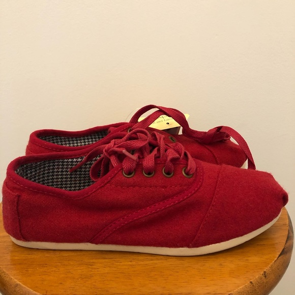 Brand new Toms red wool flannel shoes, US 6 - Picture 3 of 6
